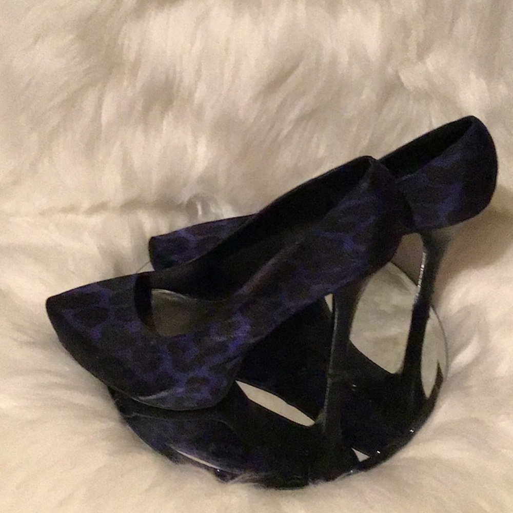 ✨CARLOS SANTANA BLUE ANIMAL PRINT PLATFORM HEELS✨ - Picture 5 of 7